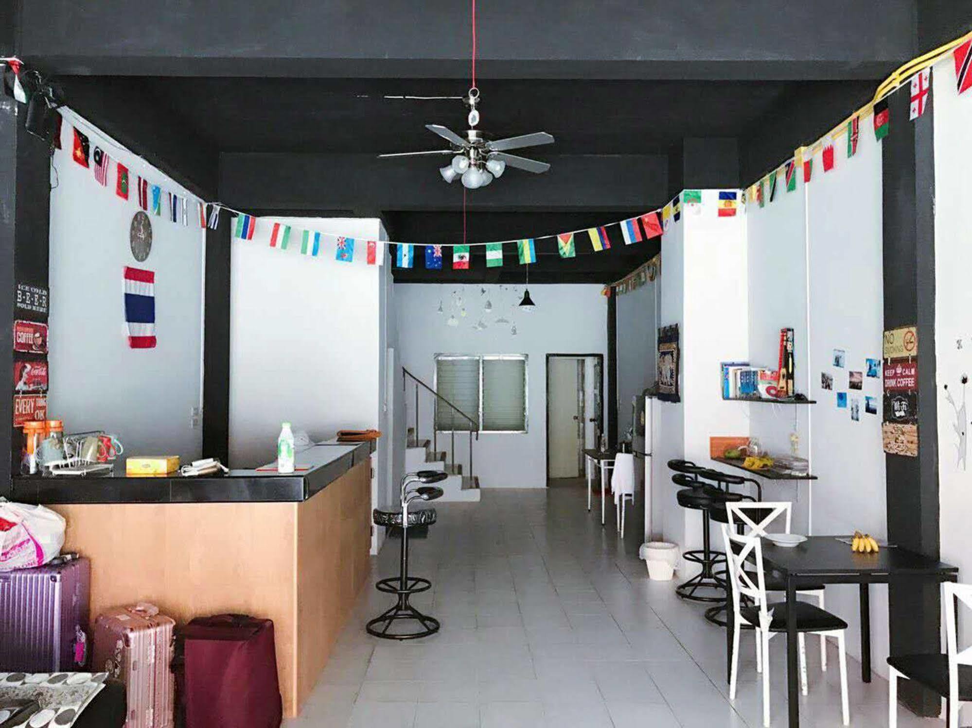 The Galiness International Backpacker Hostel Phuket Patong Exterior photo