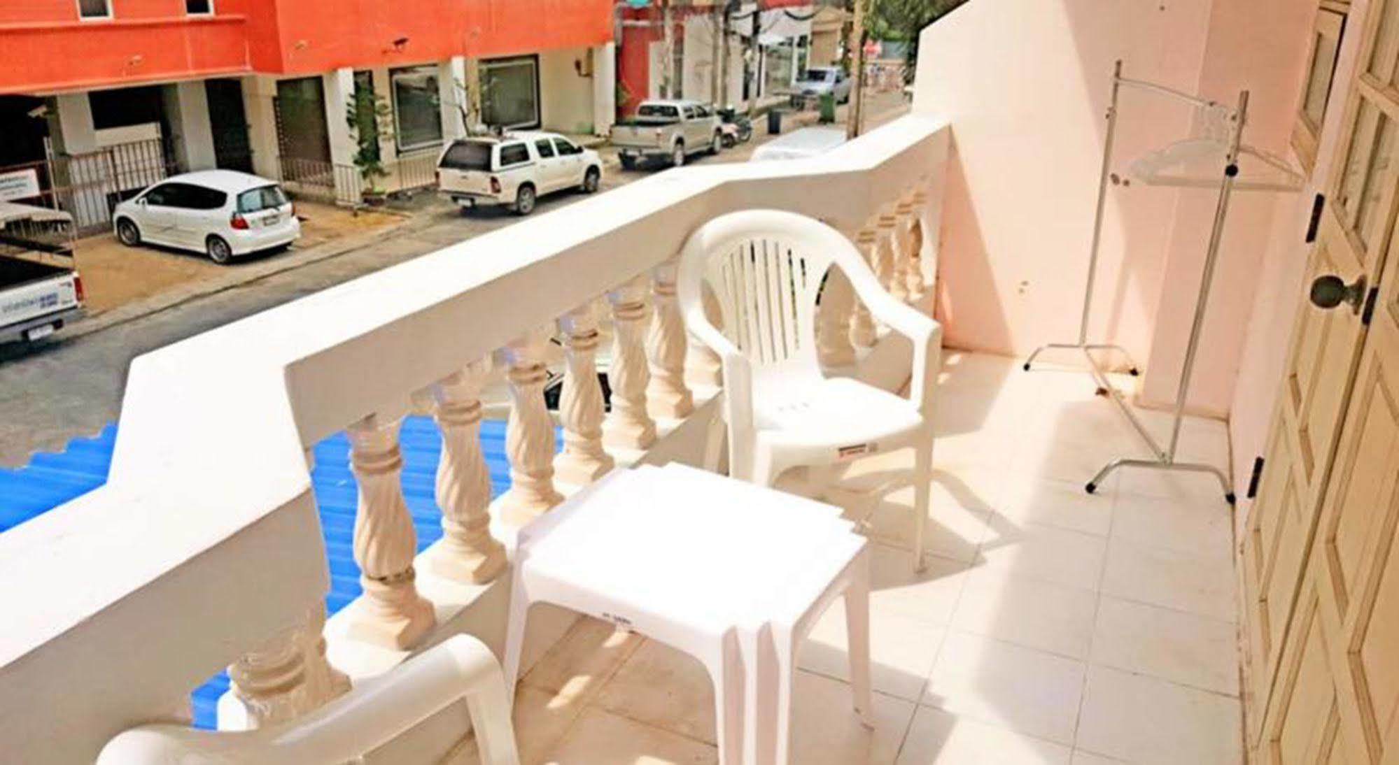 The Galiness International Backpacker Hostel Phuket Patong Exterior photo